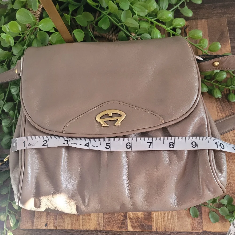 Etienne Aigner elegant taupe crossbody bag - Picture 8 of 11